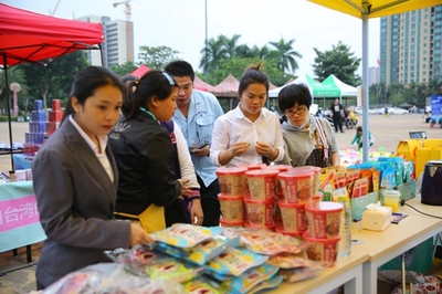 儋州首屆儋耳集市節(jié)成功舉辦，市民文化廣場上演城市生活新體驗(yàn)